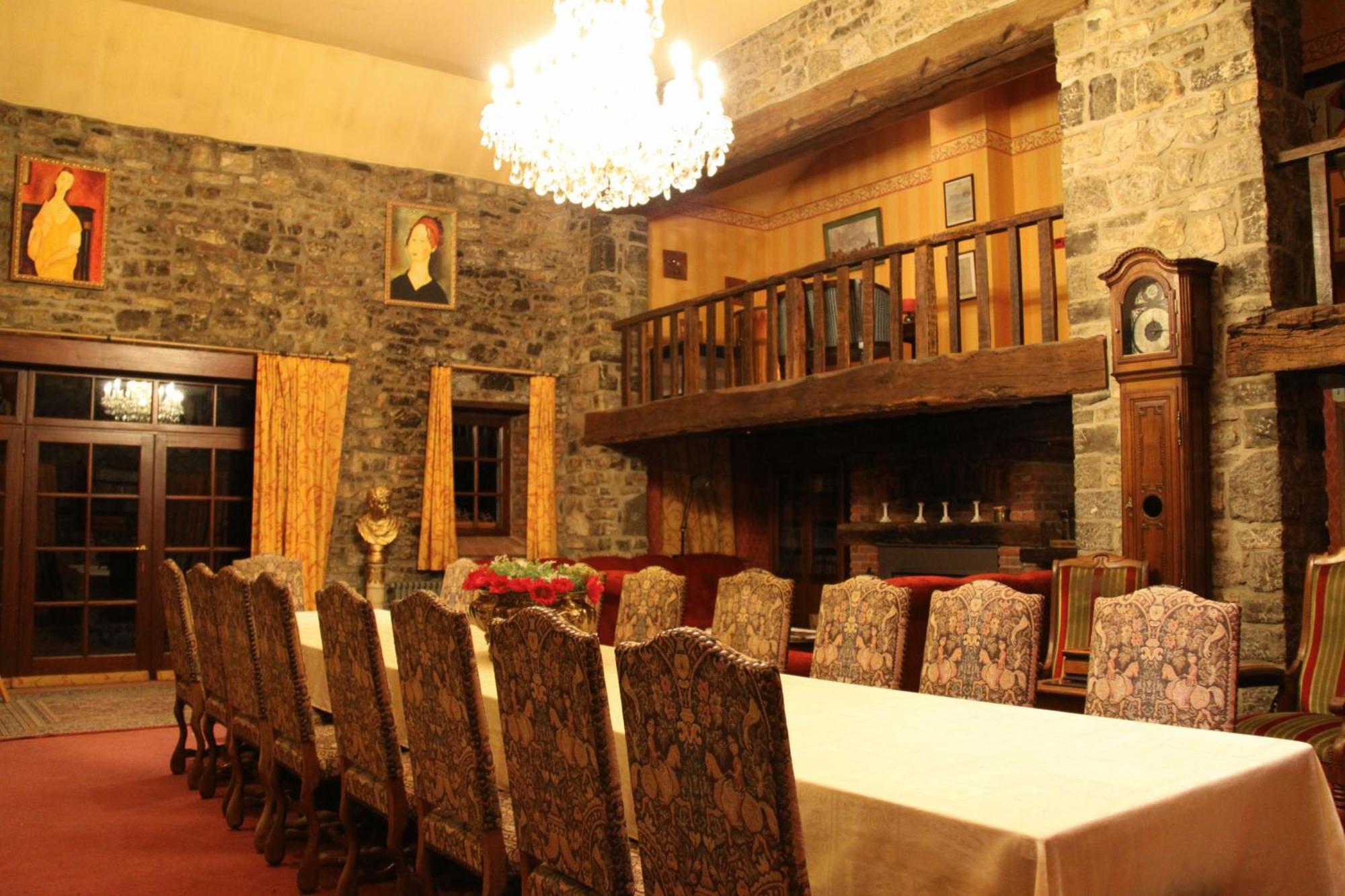 Tromcourt Hotel กูแว็ง ภายนอก รูปภาพ