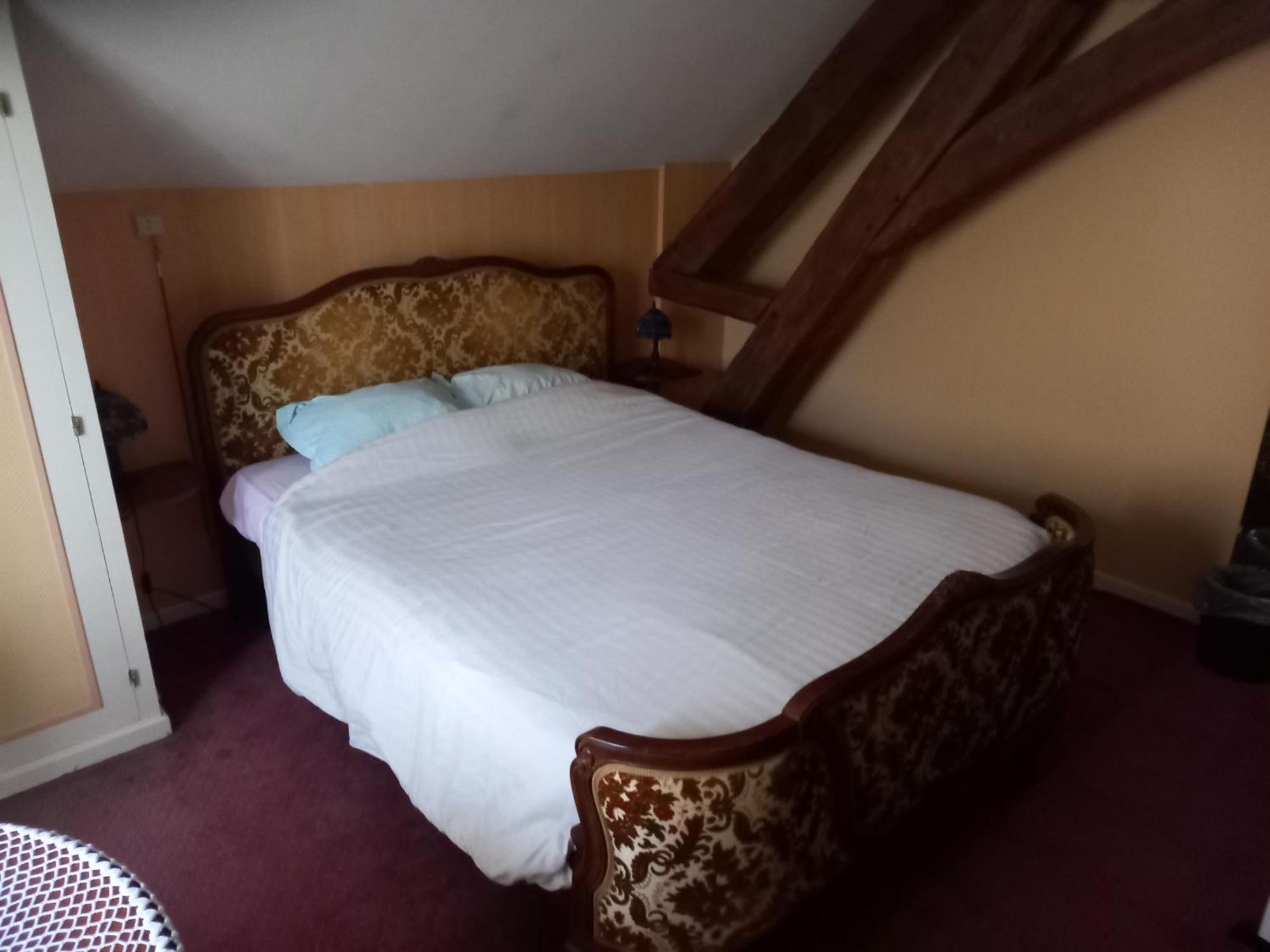 Tromcourt Hotel กูแว็ง ภายนอก รูปภาพ